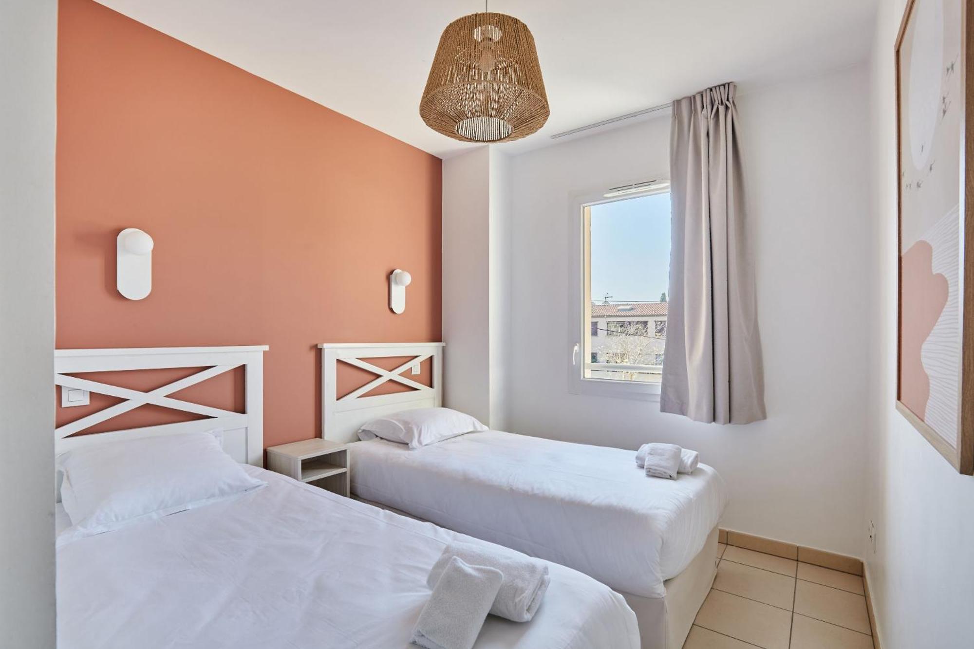 Residence Odalys Le Mas Des Flamants Айга-Мортас Екстериор снимка